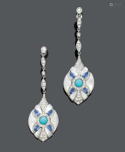 BOUCLES D'OREILLES EN NACRE, PIERRE PRÉCIEUSE ET DIAMANT. Or...