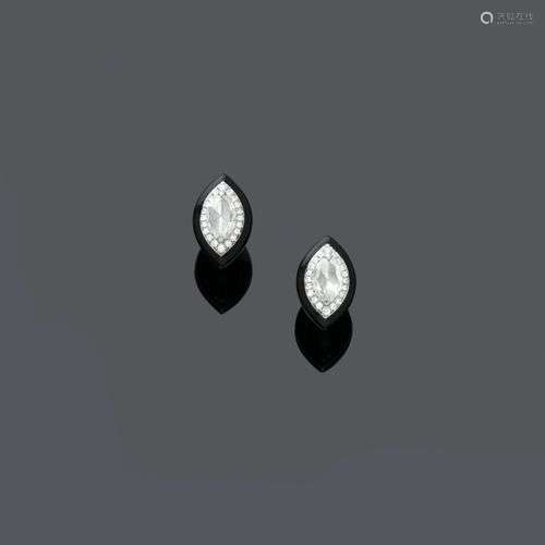 BOUCLES D'OREILLES DIAMANT ÉMAILLÉ. Or blanc 750, 3g. Boucle...