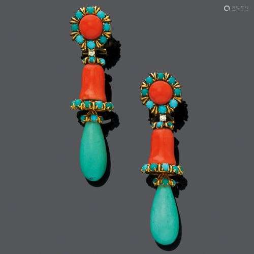 CLIPS D'OREILLES CORAIL-TURQUORAL, vers 1950.Or jaune 585, 2...
