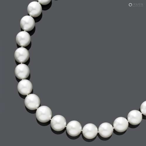 PERLEN-DIAMANT-COLLIER.Fermoir en or blanc 750.Collier d'une...