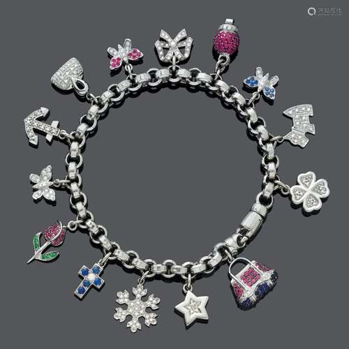 BRACELET SAPHIR DIAMANT CHARMS. Or blanc 750, 35g. Parure de...