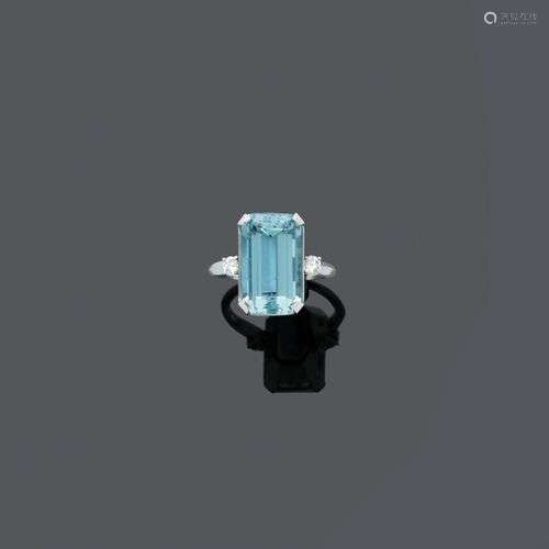 BAGUE DIAMANT AQUAMARINE, circa 1970.Or blanc env. 550, 4g. ...