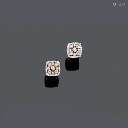 BOUCLES D'OREILLES EN DIAMANT. Or blanc et rose 750, 3g. Clo...