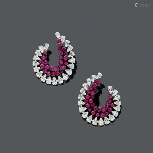 BOUCLES D'OREILLES EN RUBIS ET DIAMANT. Or blanc 750, partie...