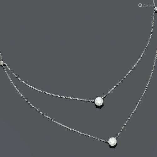 COLLIER DE DIAMANTS.Or blanc 750, 2g. Collier d'ancre décora...