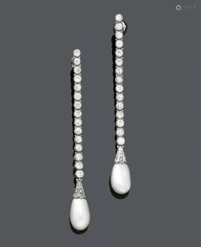 PENDANTS D'OREILLES EN PERLES NATURELLES ET DIAMANTS, vers 1...