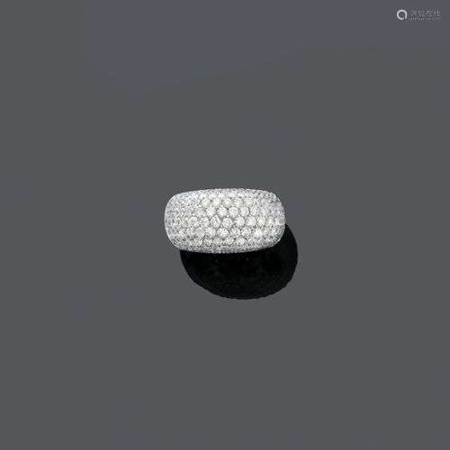 BAGUE EN DIAMANT. Or blanc 750, 15g. Bague à anneau sportif ...