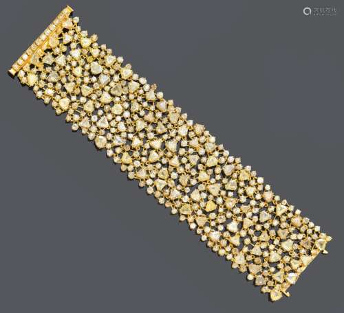 BRACELET EN DIAMANT. Or jaune 750, 79g. Bracelet Apart, en f...