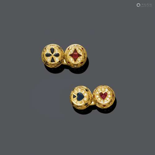 BOUTONS DE MANCHETTE EN DIAMANT RUBIS-ONYX. Or jaune 750, 10...