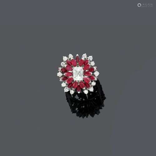 BAGUE EN DIAMANT ET RUBIS. Or blanc 750, 10g. Bague florale ...