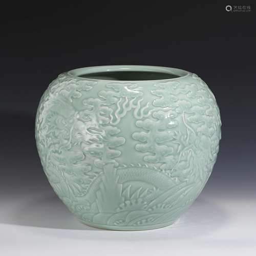 DOUQING PORCELAIN CARVING DRAGON RELIEF JAR