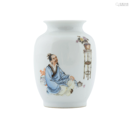 EXTRAORDINARY CHINESE REPUBLIC PERIOD FAMILLE ROSE VASE