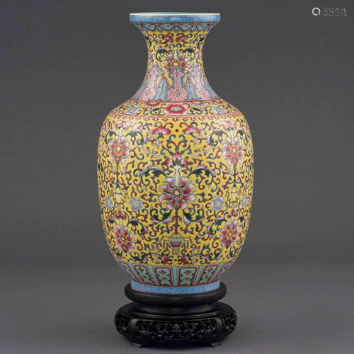 PR. QIANLONG FAMILLE ROSE BALUSTER VASES ON STAND