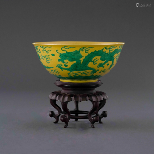 KANGXI FAMILLE JAUNE GREEN DRAGON BOWL ON STAND