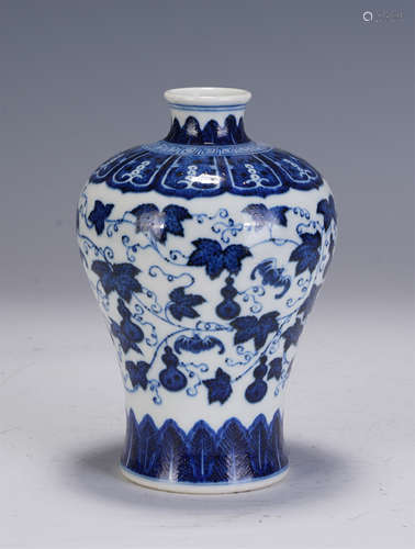 A CHINESE BLUE AND WHITE BATS-AND-GOURDS PORCELAIN VASE