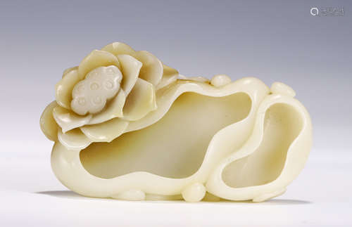 A CHINESE CARVED JADE LOTUS BRUSH WASHER