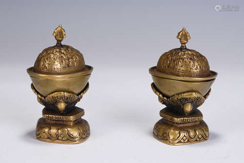 A PAIR OF BRONZE TIBETAN BUDDHIST INSTRUMENTS