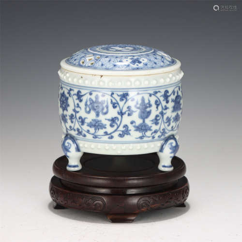 A CHINESE BLUE AND WHITE PORCELAIN TRIPOD INCENSE BURNER