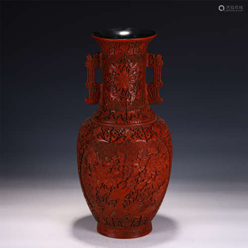 A CHINESE CARVED RED LACQUER VASE WITH DOUBLE HANDLES