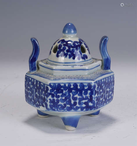 A CHINESE BLUE AND WHITE TRIPOD PORCELAIN INCENSE BURNER