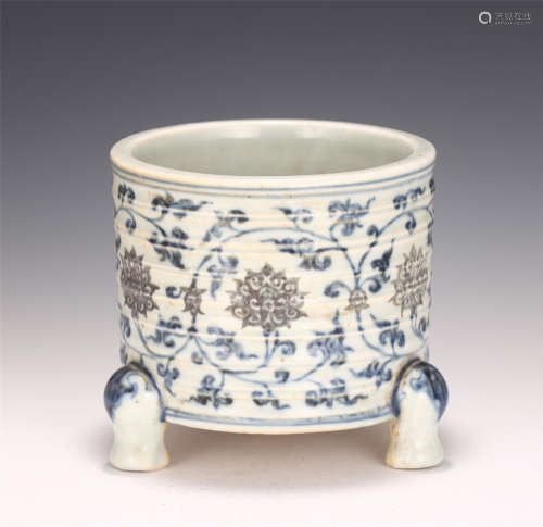 A CHINESE BLUE AND WHITE UNDERGLAZE RED PORCELAIN CENSER
