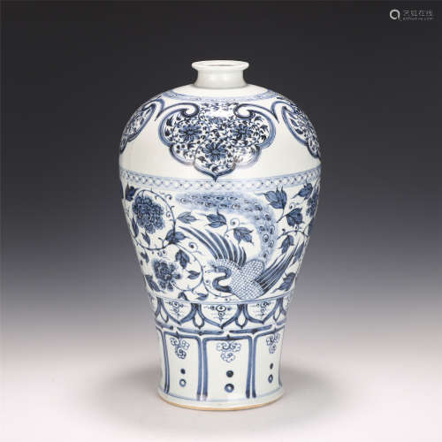 A CHINESE BLUE&WHITE PHOENIX AND FLOWERS PORCELAIN VASE
