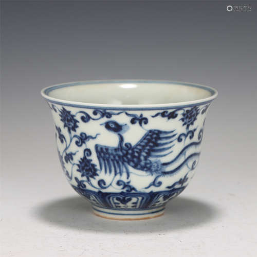 A CHINESE BLUE AND WHITE PHOENIX PORCELAIN CUP