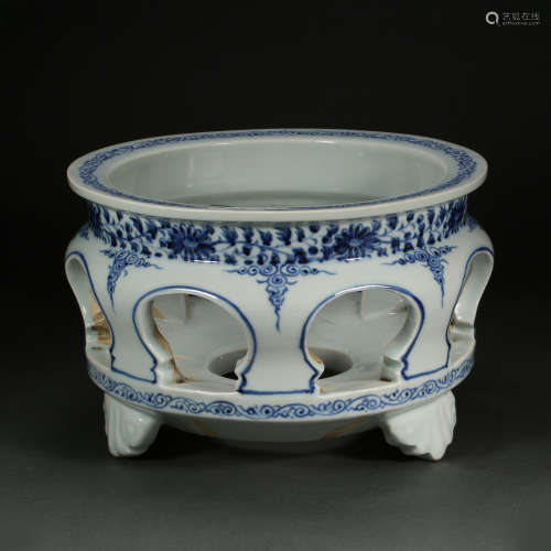 Blue and White Flower Stove, Yuan Dynasty, China