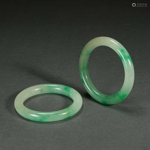 A pair of jade bracelets, Qing Dynasty, China