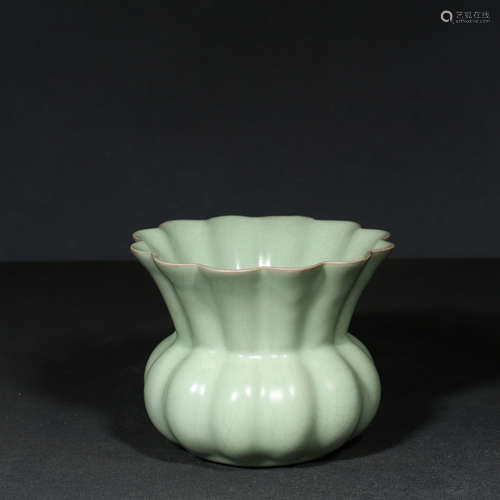 Chinese Ru ware lotus bowl, Song Dynasty