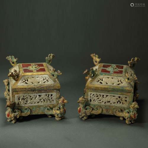 WESTERN HAN DYNASTY, A PAIR OF 
GILT BRONZE SQUARE BOX WITH ...