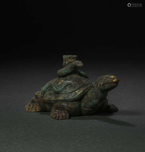 HAN DYNASTY, BRONZE TORTOISE INLAID WITH GOLD AND SILVER