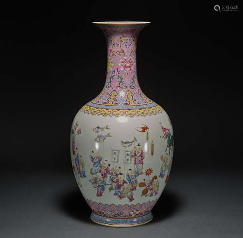 QING DYNASTY, FAMILLE ROSE PORCELAIN VASE