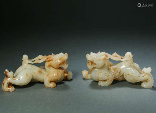 HAN DYNASTY, A PAIR OF JADE BEASTS