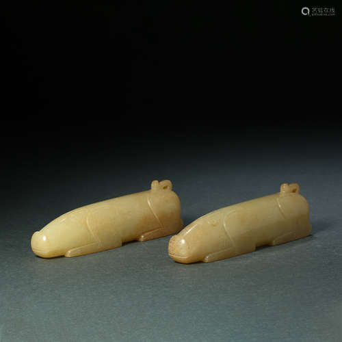 HAN DYNASTY, A PAIR OF JADE HAND GRIPS