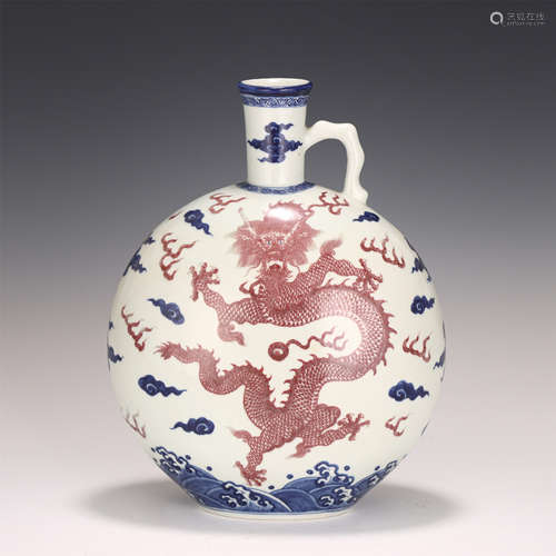 A CHINESE BLUE AND WHITE UNDERGLAZE RED PORCELAIN VASE