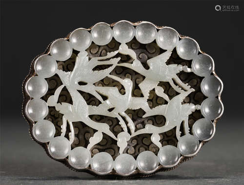 A CHINESE SILVER MOUNTED JADE BELT BUCKLE