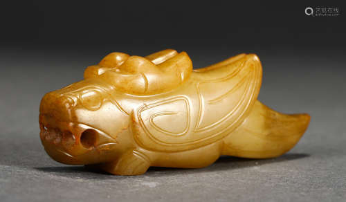 A CHINESE JADE CARVED MYTHICAL BEAST DECORATION