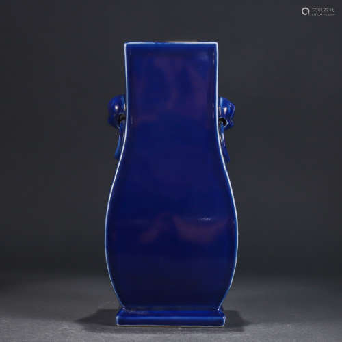 A CHINESE BLUE GLAZED PORCELAIN VASE WITH BEAST HANDLES