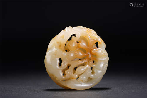 A CHINESE HOLLOW CARVED CHI-DRAGON JADE PENDANT