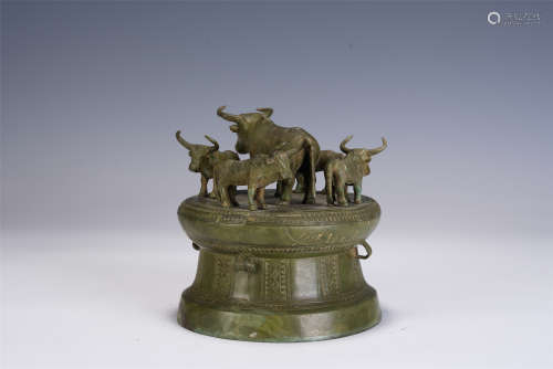 A CHINESE FIVE BUFFALOES BRONZE WARE