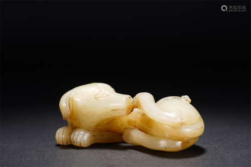 A CHINESE JADE CARVED MYTHICAL BEAST PAPERWEIGHT