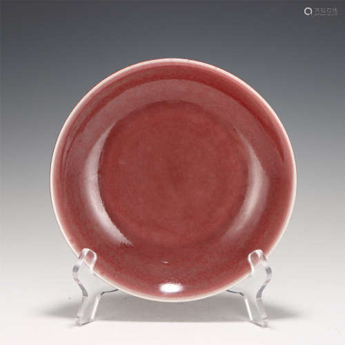 A CHINESE RED GLAZED PORCELAIN PLATE