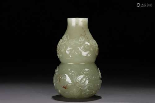 Gourd-shaped Hetian Jade Vase