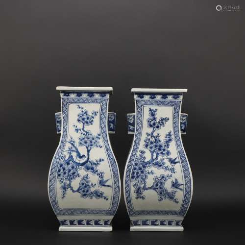 A Pair of  Square Blue-and-white Vases