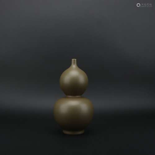 Tea-dust Glazed Gourd-shaped Vase