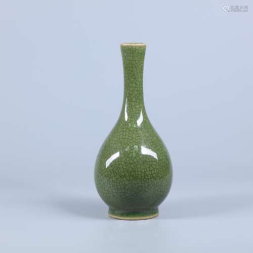 绿哥釉胆瓶