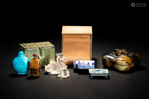 玉造盒子、水晶鳥、鼻煙壷、青花墨床 9個組