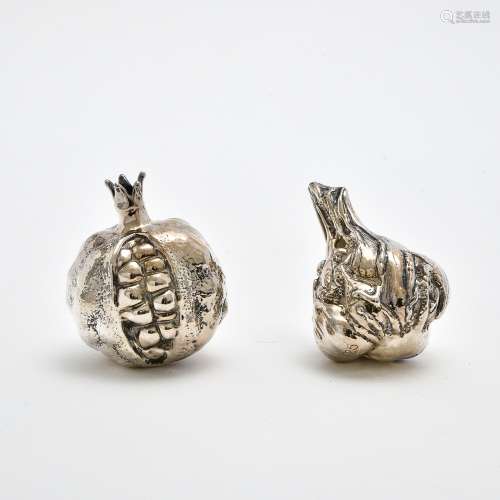 Two pomegranates 20TH CENTURY WORK Sterling silver H : 8 cm ...