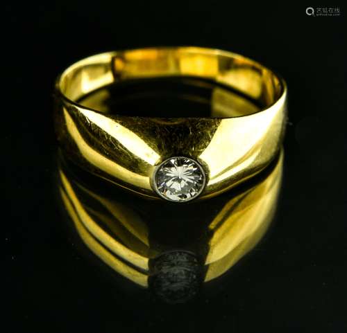 Men's ring 18 kt yellow gold, set with a +/- 0.35 ct diamond...